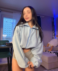 Słodka studentka czeka na Ciebie!