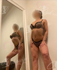 Piękna i słodka  Lodzik bez gumki podczas masażu na macie