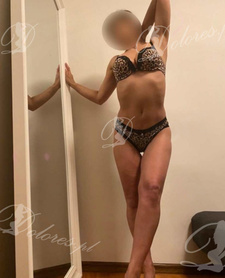 Piękna i miła  Najlepsze lody bez gumki podczas masażu na macie — Warszawa