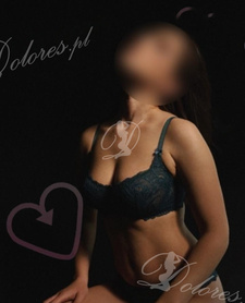 KIRA NAMIĘTNA BRUNETKA