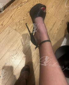 Fetysz stóp , pończoch , skarpet , butów , możliwa też dominacja