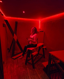 uklęknij przed Madame RED