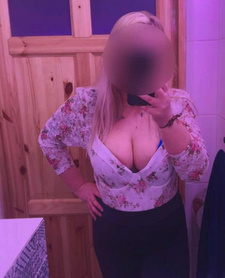 Duży biust duża pupa Roksana