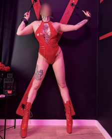 Dominujący masaż Inez