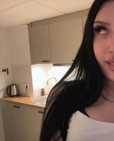 18 Mega Piękna Nastolatka — Warszawa