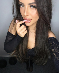 HOT LAURA — Warszawa
