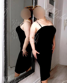 Roześmiana blondyneczka