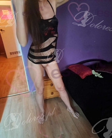 Szczupła namiętna brunetka