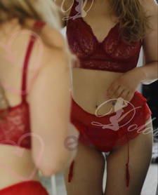 Słodka Julia masuje