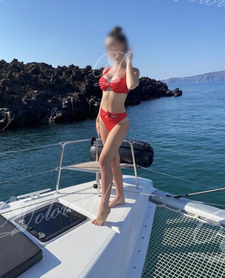 Supermodel Julia Online