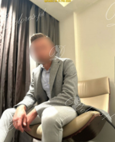 Szarmański Gentelman do usług...