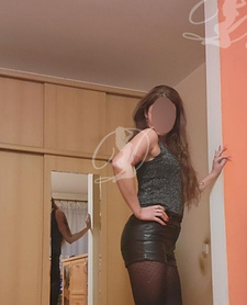 Bogini dominuje pieski