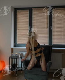 Maria-Blissful Massage