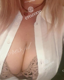 Szczuplutka sexy blondi