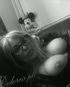 Szczuplutka sexy blondi