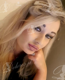 Szczuplutka sexy blondi