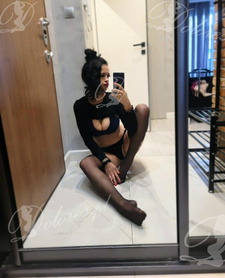 LATINA QUEEN VIP ALL TONIGHT ACTIVIE!