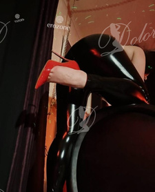 Klęknij Przed Swoją Sadystyczną Królową Zabaw Analnych