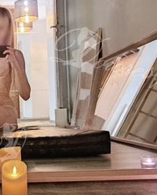 Filigranowa masażystka blond