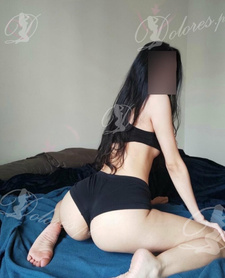 Szczuplutka czarnulka nuru