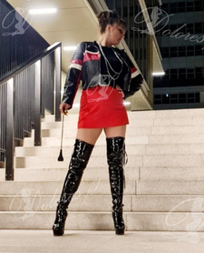 Fisting Mistress Lana, Skat