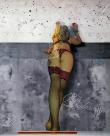 Drobniutka blondyneczka