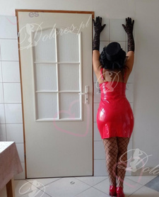 OGNISTĄ. CZARODZIEJKA.