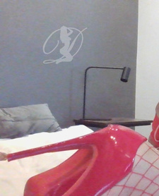 ULEGA SUKA-Pokazy-Sex tel.-Filmiki