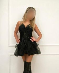 Drobna blondyneczka — Warszawa