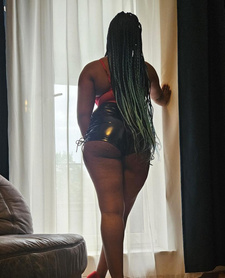 Masaż z ciemnoskórą