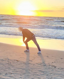 Rozpieszcza cię dotykiem