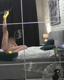 Majtki w dół pieniądze na stół